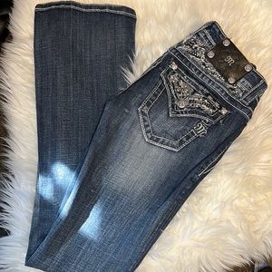 Miss Me Jeans from Cavender’s Boot city, great pre-owned condition, size: 25 🤍